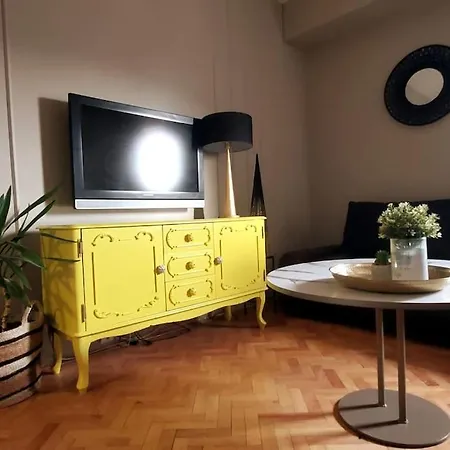 Station Apartment, Location In Appartement *