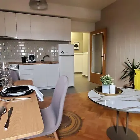 Station Apartment, Location In *