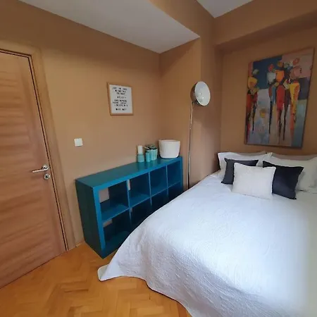Station Apartment, Location In Appartement
